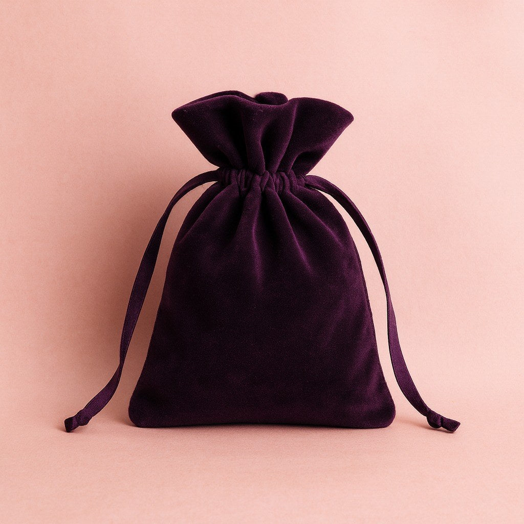 Pochette en velours doux prune